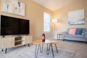 GRAUHAUS Tasteful 3BD with KING bed in Pekin